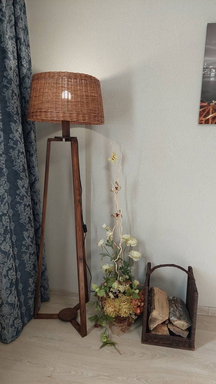 Торшер из бумажной лозы