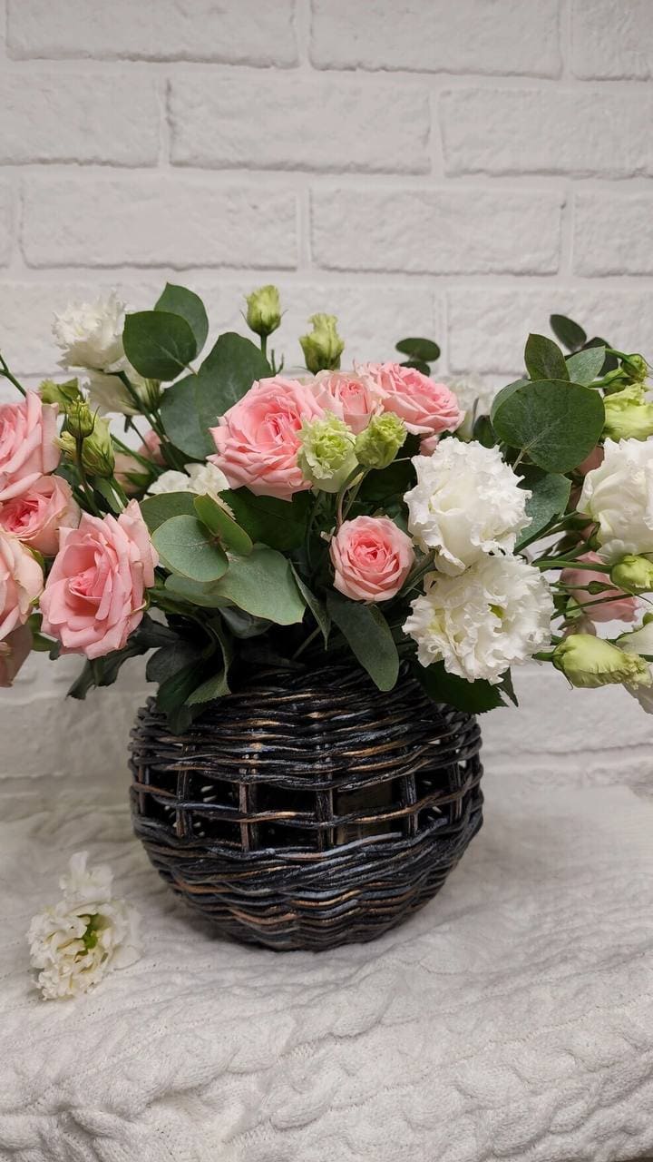 Ваза из бумажной лозы