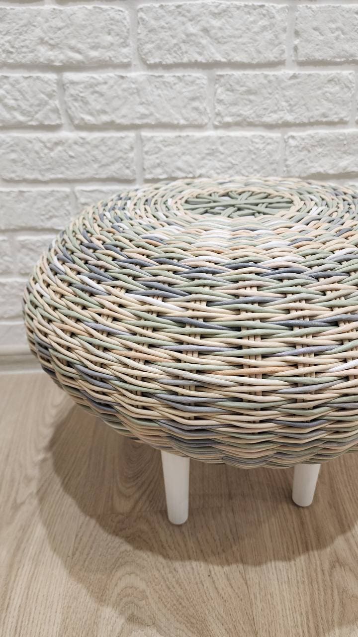 Пуфик из бумажной лозы